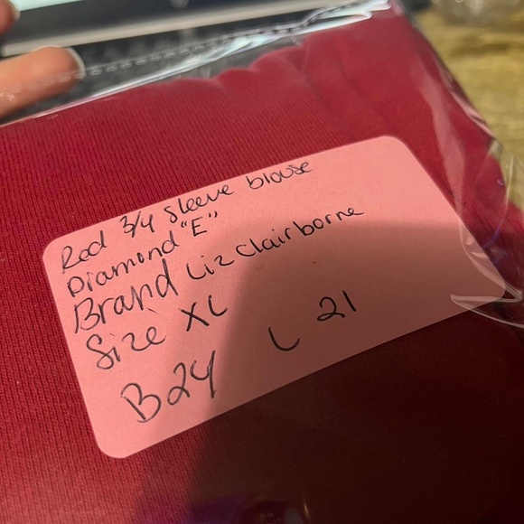 Red 3/4 sleeve shirt with rhinestone “E” logo. Vneck style   XL - Picture 5 of 5